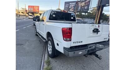 2006 Nissan Titan XE 4dr Crew Cab - Photo 5 - Elmhurst, NY 11373