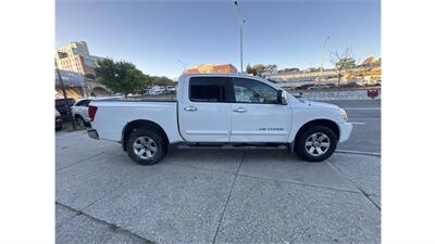 2006 Nissan Titan XE 4dr Crew Cab - Photo 7 - Elmhurst, NY 11373