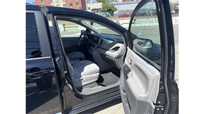 2017 Toyota Sienna LE 7-Passenger Awd - Photo 25 - Elmhurst, NY 11373