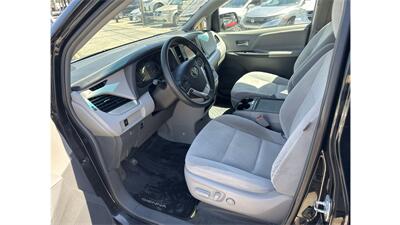 2017 Toyota Sienna LE 7-Passenger Awd - Photo 13 - Elmhurst, NY 11373