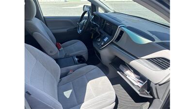 2017 Toyota Sienna LE 7-Passenger Awd - Photo 27 - Elmhurst, NY 11373