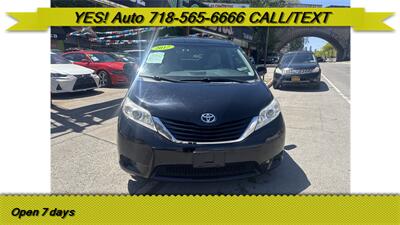 2017 Toyota Sienna LE 7-Passenger  Awd Van