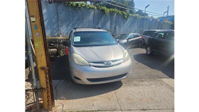 2006 Toyota Sienna LE 7 Passenger AWD  AWD - Photo 2 - Elmhurst, NY 11373