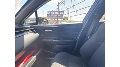 2018 Toyota C-HR XLE   - Photo 17 - Elmhurst, NY 11373