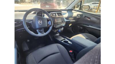 2019 Toyota Prius L Eco   - Photo 9 - Elmhurst, NY 11373