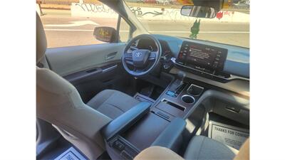 2022 Toyota Sienna LE 8-Passenger   - Photo 14 - Elmhurst, NY 11373