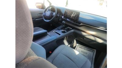2022 Toyota Sienna LE 8-Passenger   - Photo 13 - Elmhurst, NY 11373