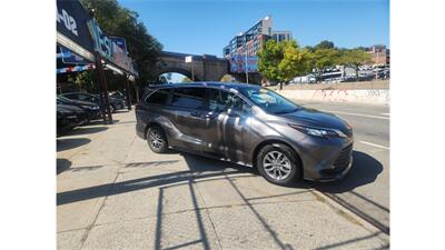 2022 Toyota Sienna LE 8-Passenger   - Photo 3 - Elmhurst, NY 11373
