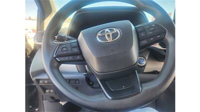 2022 Toyota Sienna LE 8-Passenger   - Photo 21 - Elmhurst, NY 11373