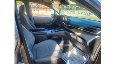 2022 Toyota Sienna LE 8-Passenger   - Photo 15 - Elmhurst, NY 11373