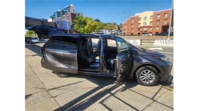 2022 Toyota Sienna LE 8-Passenger   - Photo 16 - Elmhurst, NY 11373