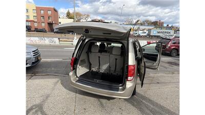 2016 Dodge Grand Caravan American Value Package   - Photo 16 - Elmhurst, NY 11373