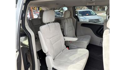 2016 Dodge Grand Caravan American Value Package   - Photo 8 - Elmhurst, NY 11373