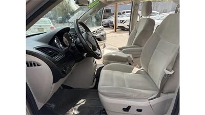 2016 Dodge Grand Caravan American Value Package   - Photo 12 - Elmhurst, NY 11373