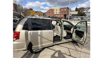 2016 Dodge Grand Caravan American Value Package   - Photo 10 - Elmhurst, NY 11373