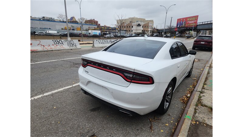 2018 Dodge Charger SXT Plus photo 4