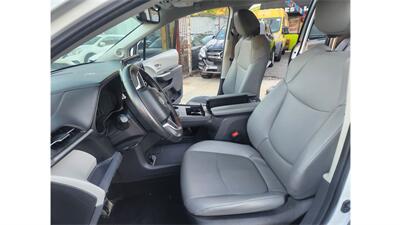 2023 Toyota Sienna XLE 7-Passenger   - Photo 16 - Elmhurst, NY 11373