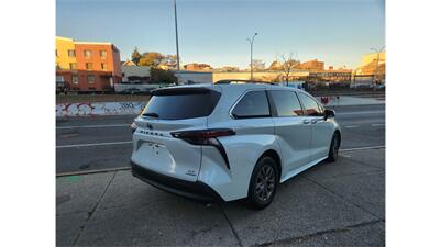 2023 Toyota Sienna XLE 7-Passenger   - Photo 7 - Elmhurst, NY 11373