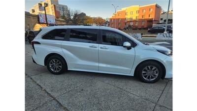 2023 Toyota Sienna XLE 7-Passenger   - Photo 8 - Elmhurst, NY 11373