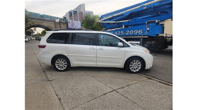 2016 Toyota Sienna XLE 7-Passenger  AWD - Photo 2 - Elmhurst, NY 11373