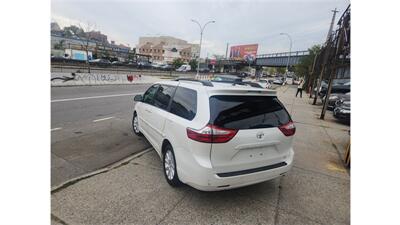 2016 Toyota Sienna XLE 7-Passenger  AWD - Photo 4 - Elmhurst, NY 11373