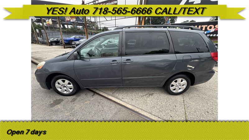 2009 Toyota Sienna CE 7-Passenger  