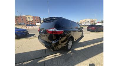 2015 Toyota Sienna XLE 8-Passenger - Photo 4 - Elmhurst, NY 11373