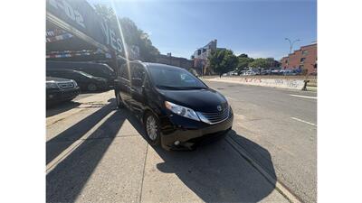 2015 Toyota Sienna XLE 8-Passenger - Photo 2 - Elmhurst, NY 11373