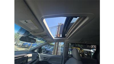 2015 Toyota Sienna XLE 8-Passenger - Photo 17 - Elmhurst, NY 11373
