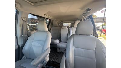 2015 Toyota Sienna XLE 8-Passenger - Photo 10 - Elmhurst, NY 11373
