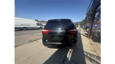 2015 Toyota Sienna XLE 8-Passenger - Photo 3 - Elmhurst, NY 11373