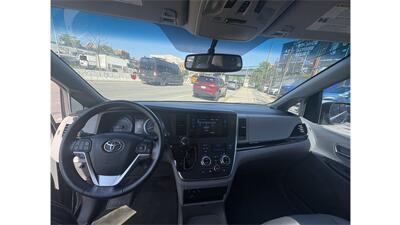 2015 Toyota Sienna XLE 8-Passenger - Photo 8 - Elmhurst, NY 11373
