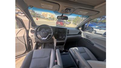 2015 Toyota Sienna XLE 8-Passenger - Photo 5 - Elmhurst, NY 11373