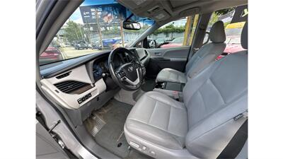 2017 Toyota Sienna XLE 8-Passenger   - Photo 14 - Elmhurst, NY 11373