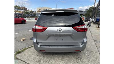 2017 Toyota Sienna XLE 8-Passenger   - Photo 6 - Elmhurst, NY 11373
