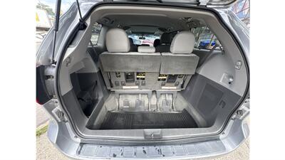 2017 Toyota Sienna XLE 8-Passenger   - Photo 8 - Elmhurst, NY 11373