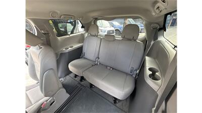 2017 Toyota Sienna XLE 8-Passenger   - Photo 22 - Elmhurst, NY 11373