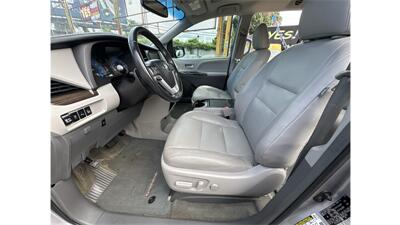2017 Toyota Sienna XLE 8-Passenger   - Photo 13 - Elmhurst, NY 11373