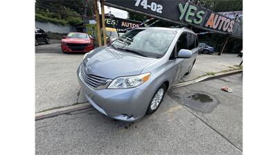 2017 Toyota Sienna XLE 8-Passenger   - Photo 3 - Elmhurst, NY 11373