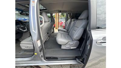 2017 Toyota Sienna XLE 8-Passenger   - Photo 18 - Elmhurst, NY 11373