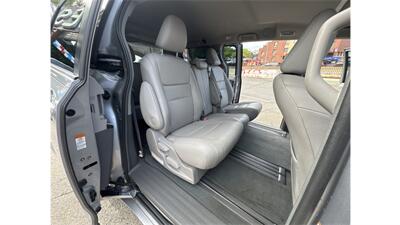 2017 Toyota Sienna XLE 8-Passenger   - Photo 26 - Elmhurst, NY 11373