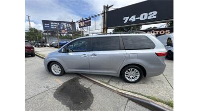2017 Toyota Sienna XLE 8-Passenger   - Photo 4 - Elmhurst, NY 11373