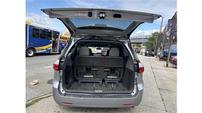 2017 Toyota Sienna XLE 8-Passenger   - Photo 7 - Elmhurst, NY 11373