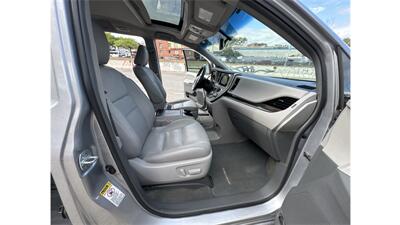 2017 Toyota Sienna XLE 8-Passenger   - Photo 30 - Elmhurst, NY 11373