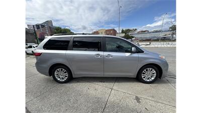 2017 Toyota Sienna XLE 8-Passenger   - Photo 10 - Elmhurst, NY 11373