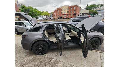 2022 Genesis GV70 2.5T Standard   - Photo 13 - Elmhurst, NY 11373