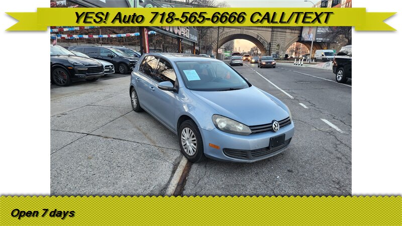 2010 Volkswagen Golf Base's photo