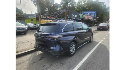 2024 Toyota Sienna XLE 7-Passenger   - Photo 3 - Elmhurst, NY 11373