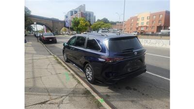 2024 Toyota Sienna XLE 7-Passenger   - Photo 5 - Elmhurst, NY 11373