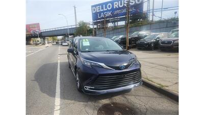 2024 Toyota Sienna XLE 7-Passenger   - Photo 2 - Elmhurst, NY 11373